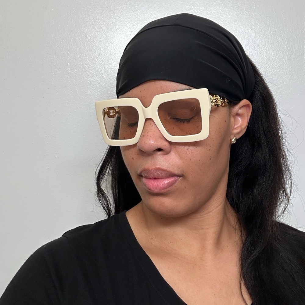 🤍 Vanilla Latte Sunglasses – Cream Luxe Chainlink Glam - Picture 4 of 4